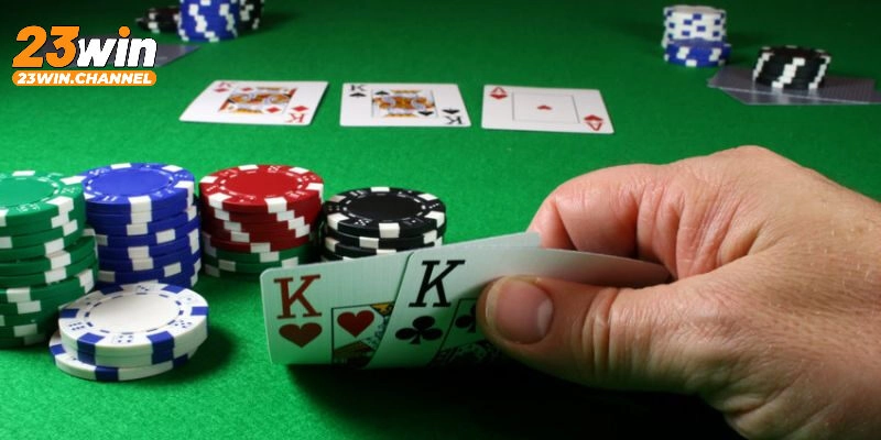 Vòng Flop là 3 con bài chung sẽ được lật